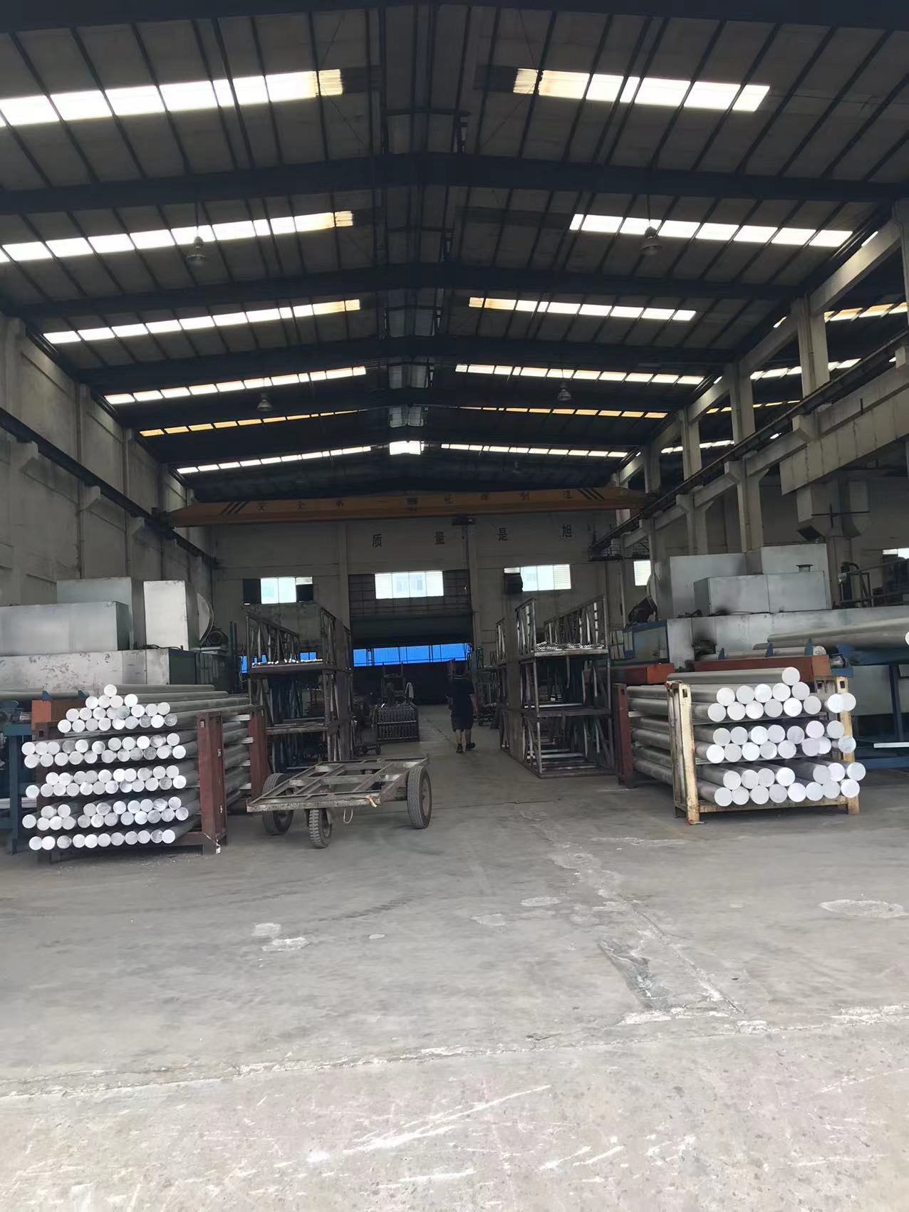 Aluminum Extruding Manufacturing | Expert CNC, Polishing, Anodic Oxidation Services